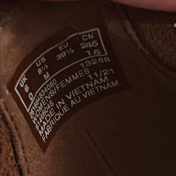 ❤️ Clarks Tan Perforated Loafers - Picture 9 of 9